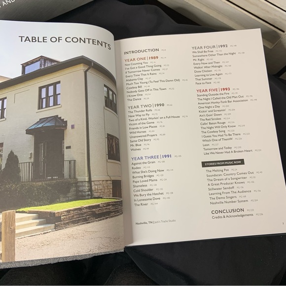 Garth Brooks The First Five Years Anthology Book and CD Disc Set Like New - Picture 11 of 12